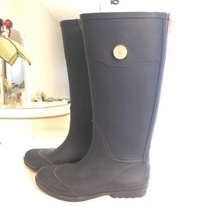 TH navy rain boots